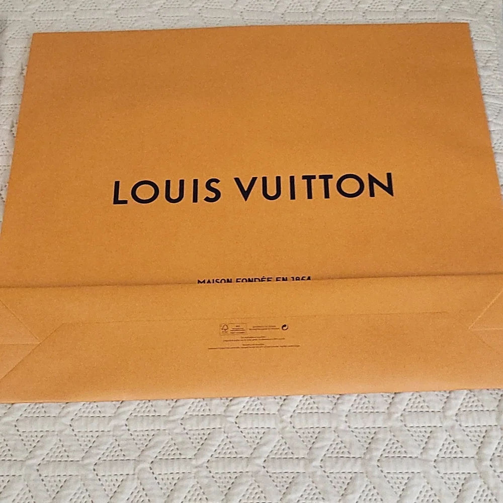 Authentic Louis Vuitton - Picture 10 of 10